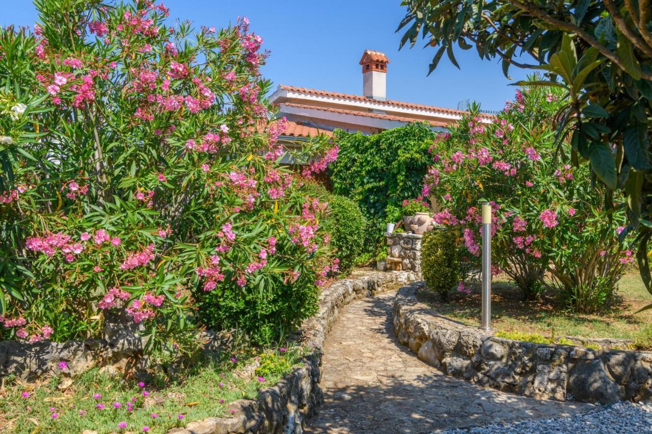 Haus Rustica Villa Pula Buitenkant foto